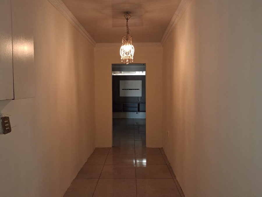 To Let 5 Bedroom Property for Rent in Cambridge Eastern Cape